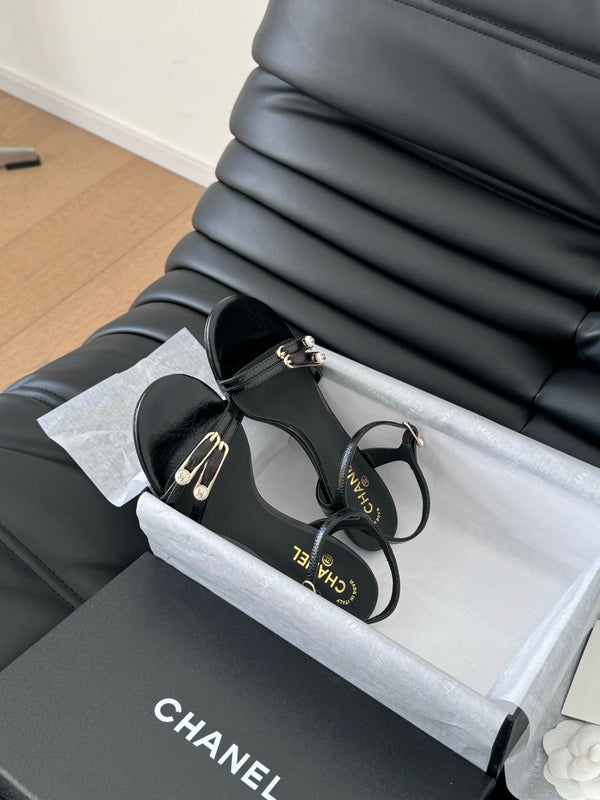 SANDALO TACCO MEDIO 35 MM IN PELLE DI MONTONE NERA