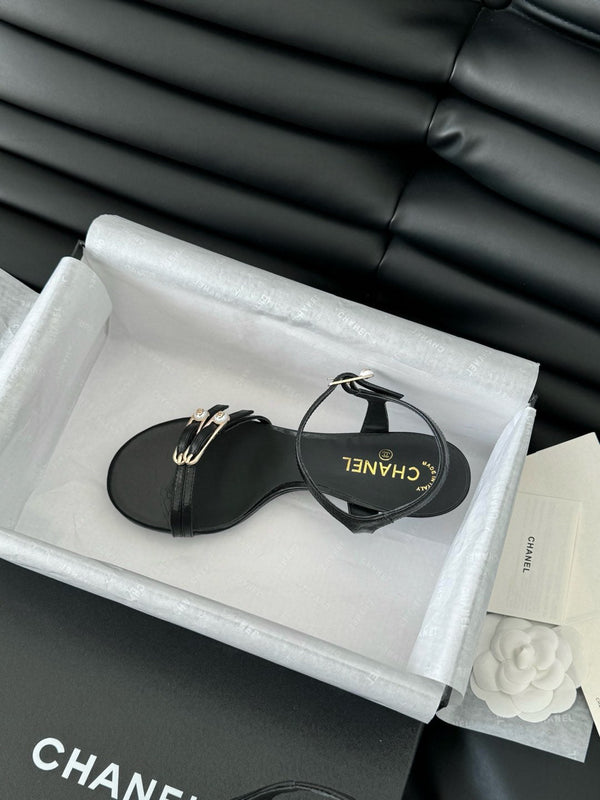 SANDALO TACCO MEDIO 35 MM IN PELLE DI MONTONE NERA