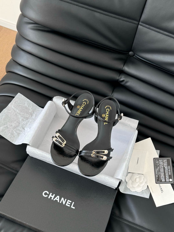 SANDALO TACCO MEDIO 35 MM IN PELLE DI MONTONE NERA