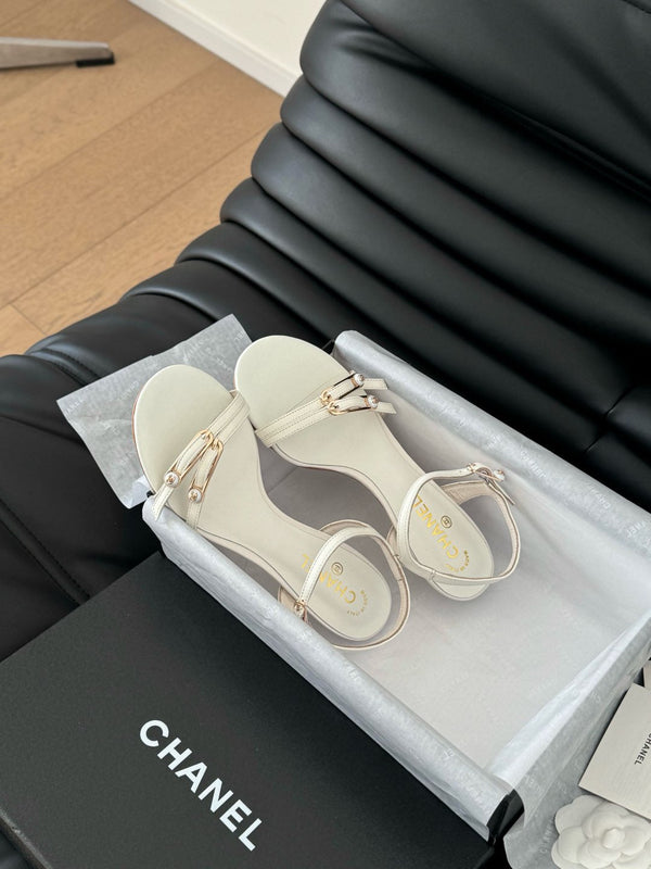 SANDALO TACCO MEDIO 35 MM IN MONTONE BIANCO