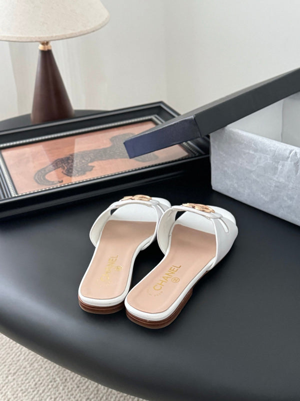 CC 25 Slippers White Cowhide 305284