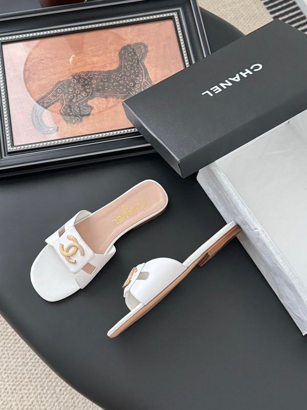 CC 25 Slippers White Cowhide 305284
