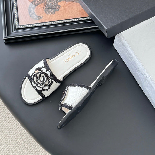 CC 25 Flower Slippers White Knitted 305303