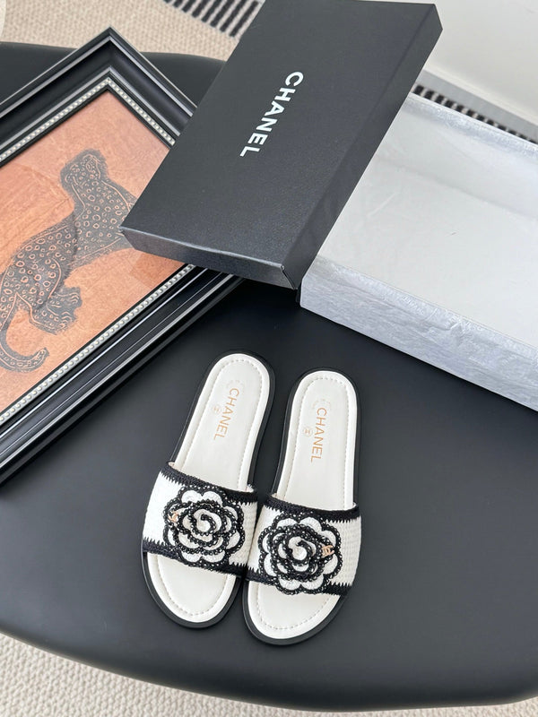CC 25 Flower Slippers White Knitted 305303