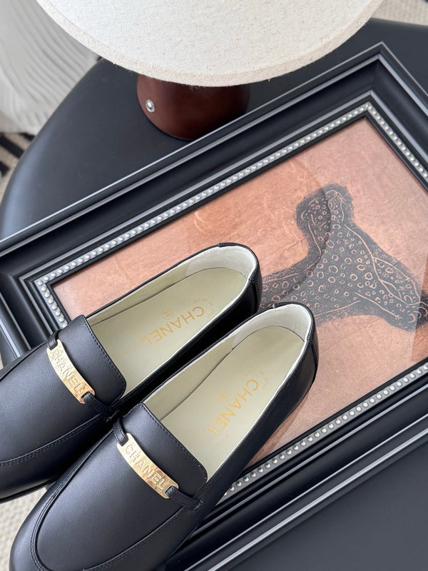 CC 25K Vintage Finition Main Loafers Black Calfskin 458641