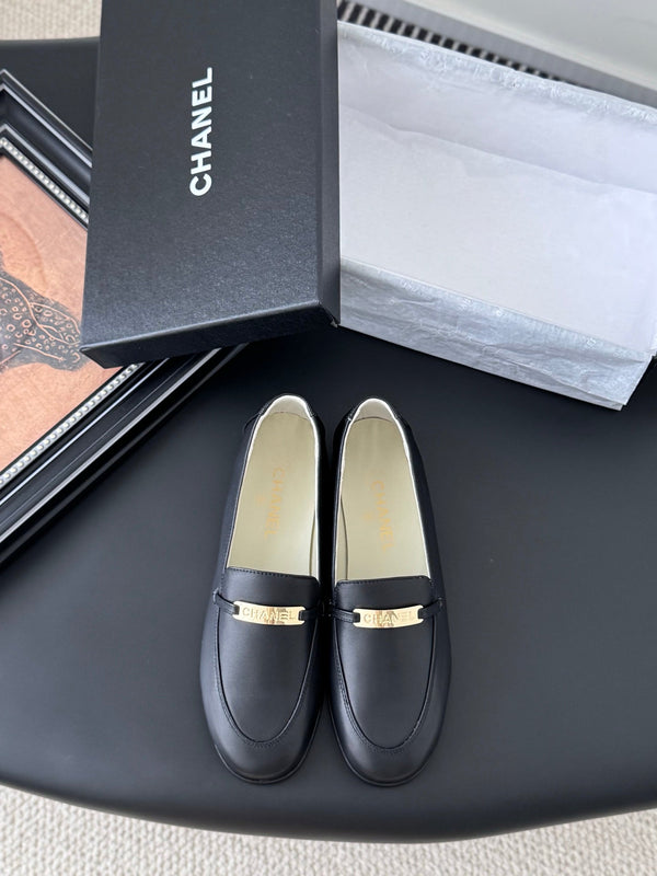 CC 25K Vintage Finition Main Loafers Black Calfskin 458641