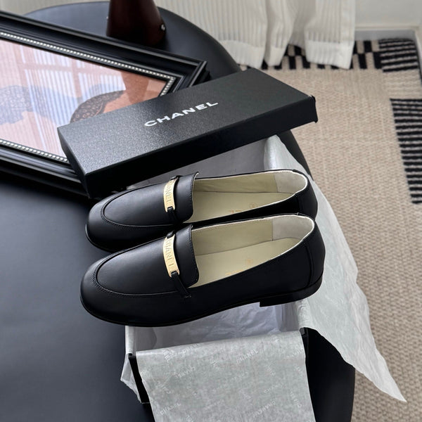 CC 25K Vintage Finition Main Loafers Black Calfskin 458641