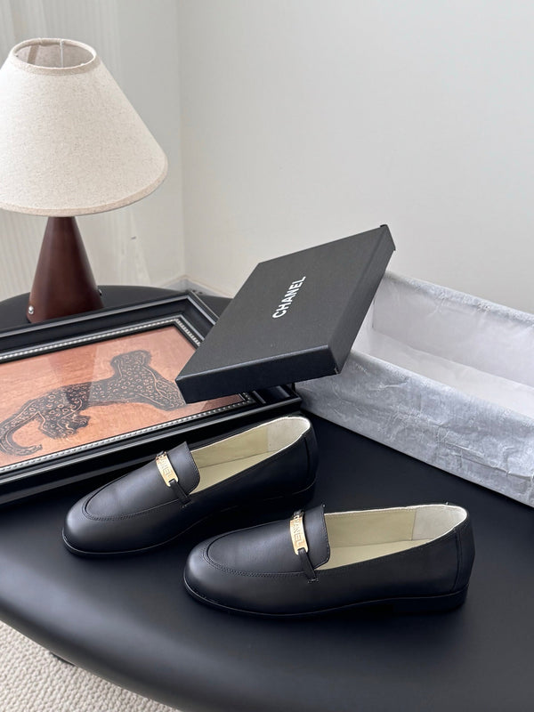 CC 25K Vintage Finition Main Loafers Black Calfskin 458641