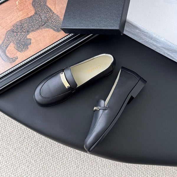 CC 25K Vintage Finition Main Loafers Black Calfskin 458641