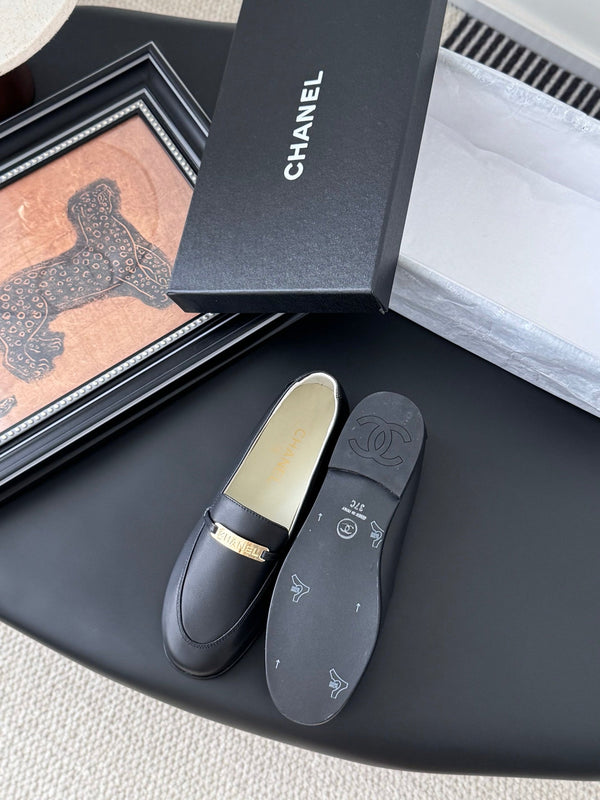 CC 25K Vintage Finition Main Loafers Black Calfskin 458641