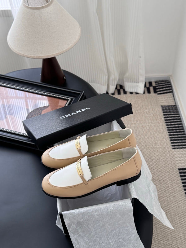 CC 25K Vintage Finition Main Loafers Beige White Calfskin 458644