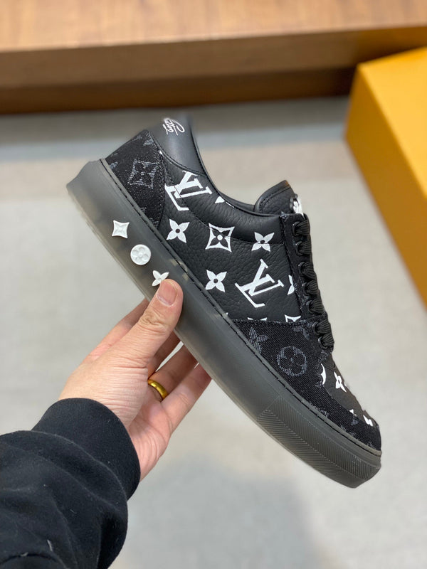 LV MONOGRAM BLACK SNEAKERS