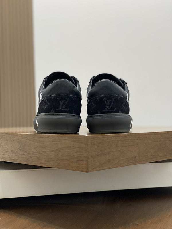LV MONOGRAM BLACK SNEAKERS