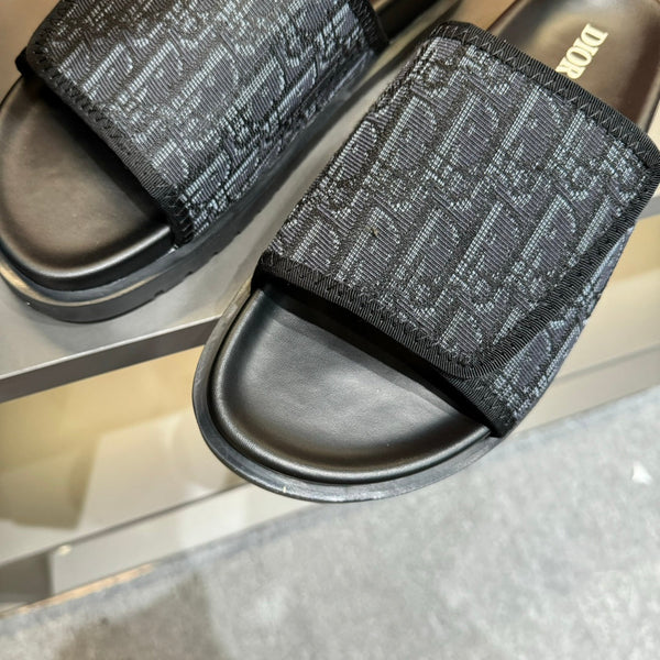 CD VELCRO STRAP SLIPPER BLACK JACQUARD