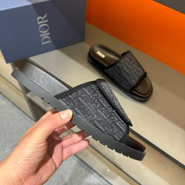 CD VELCRO STRAP SLIPPER BLACK JACQUARD