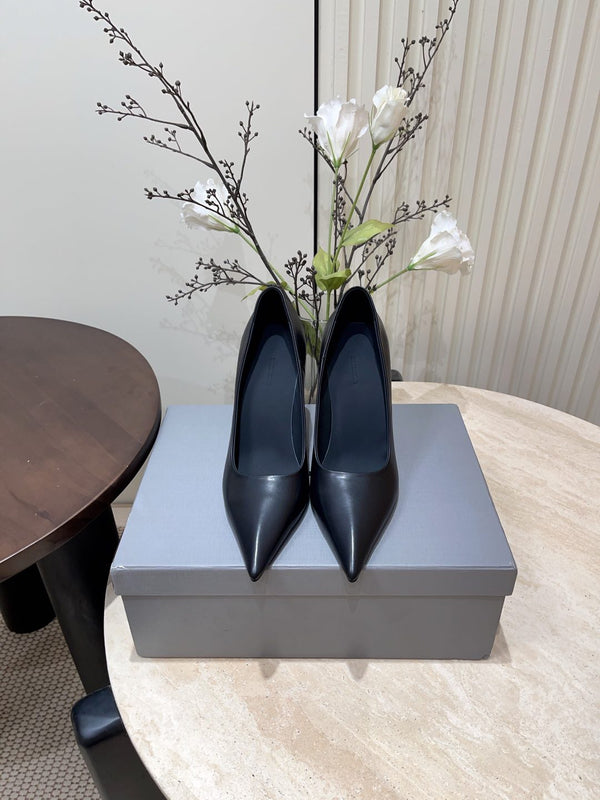 DÉCOLLETÉ CON TACCO CURVO E BOCCA BASSA IN PELLE DI VITELLO NERA