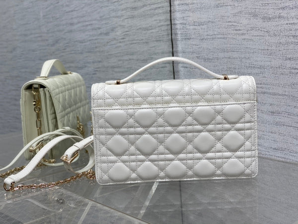 MISS CD TOP HANDLE 24CM WHITE LAMBSKIN