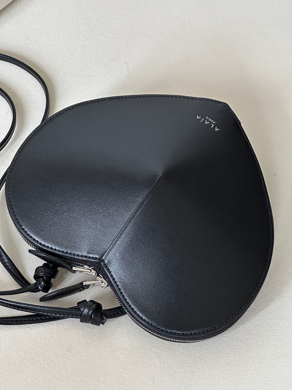 LE COEUR BAG 21 IN BLACK CALFSKIN