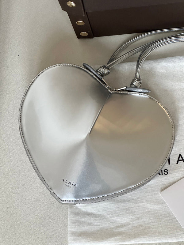 LE COEUR BAG 21 IN SILVER SHINY CALFSKIN