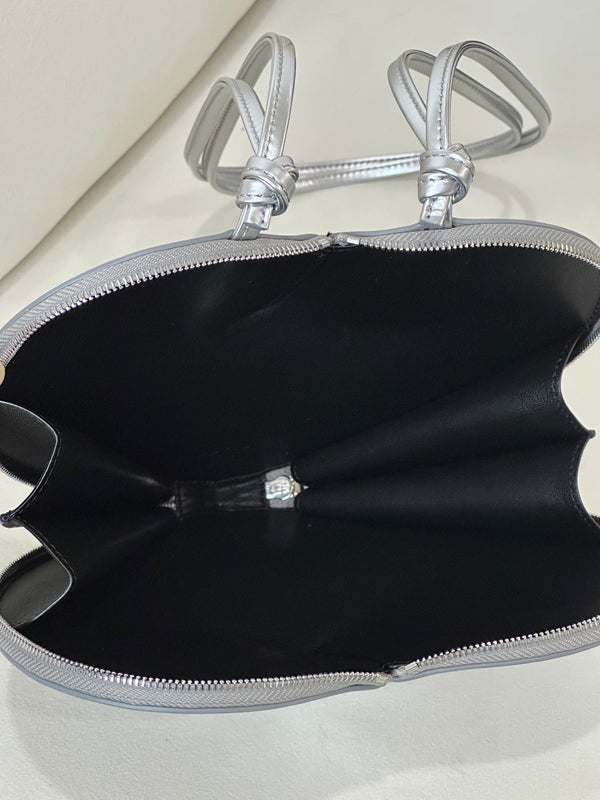 LE COEUR BAG 21 IN SILVER SHINY CALFSKIN