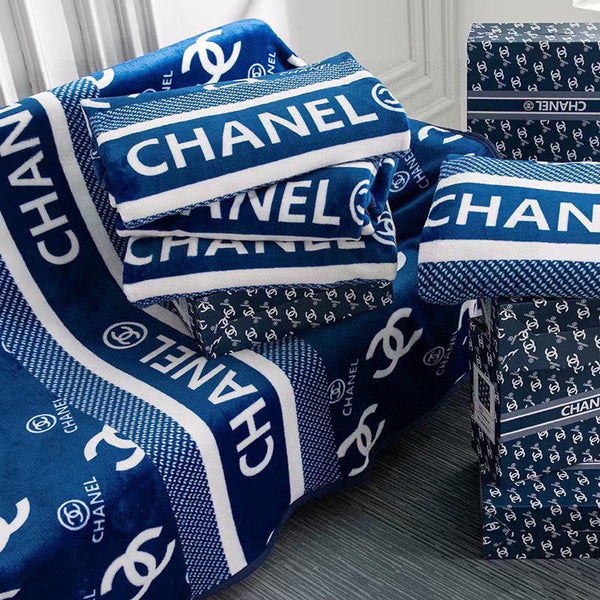 FLOWER BLANKET IN COBALT BLUE MIX WHITE MILK VELVET 142843