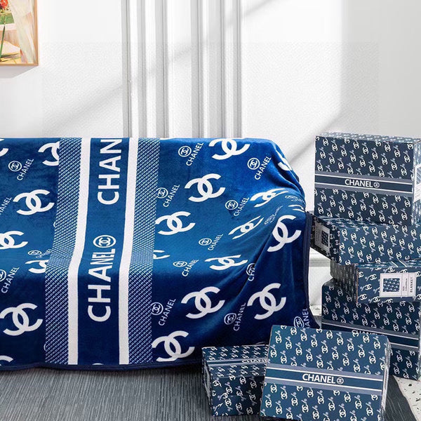 FLOWER BLANKET IN COBALT BLUE MIX WHITE MILK VELVET 142843