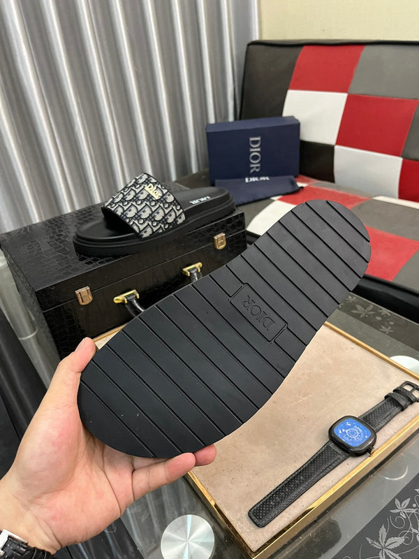 CD AQUA SLIDE SANDAL BLACK AND GRAY JACQUARD