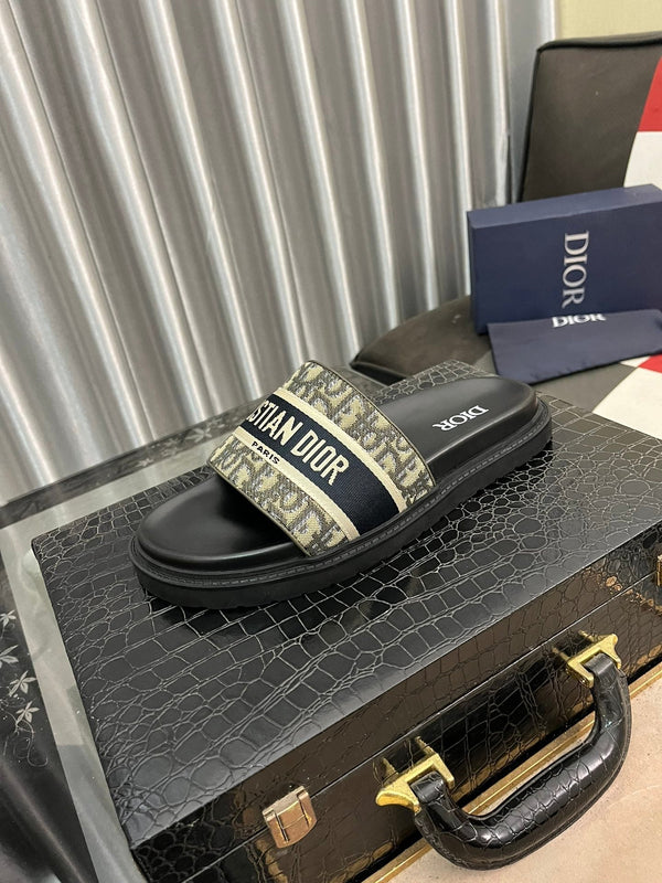 CD SLIDE LETTER SLIPPER BLACK AND SAGE CALFSKIN