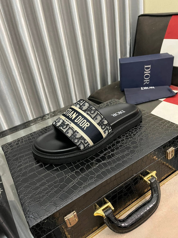 CD SLIDE LETTER SLIPPER BLACK AND GRAY CALFSKIN