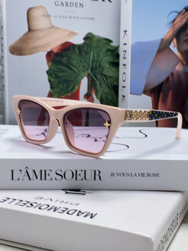 OCCHIALI DA SOLE QUADRATI 581358 IN ACETATO ROSA NUDO CON LOGO MONOGRAMMA IN RILIEVO