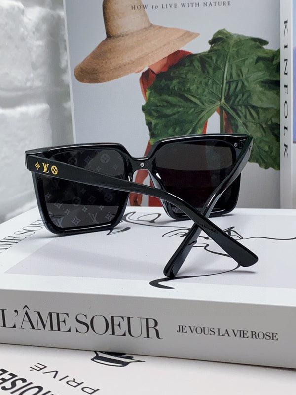 SQUARE SUNGLASS 581366 IN BLACK ACETATE MONOGRAM MASK ON LENS