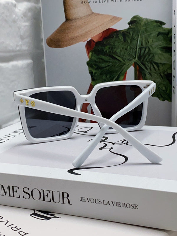 SQUARE SUNGLASS 581369 IN WHITE ACETATE