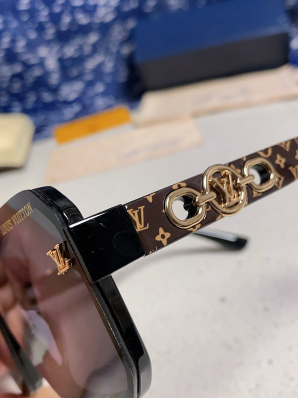 SQUARE SUNGLASSES 573321 IN BROWN ACETATE BLACK LENS MONOGRAM LOGO