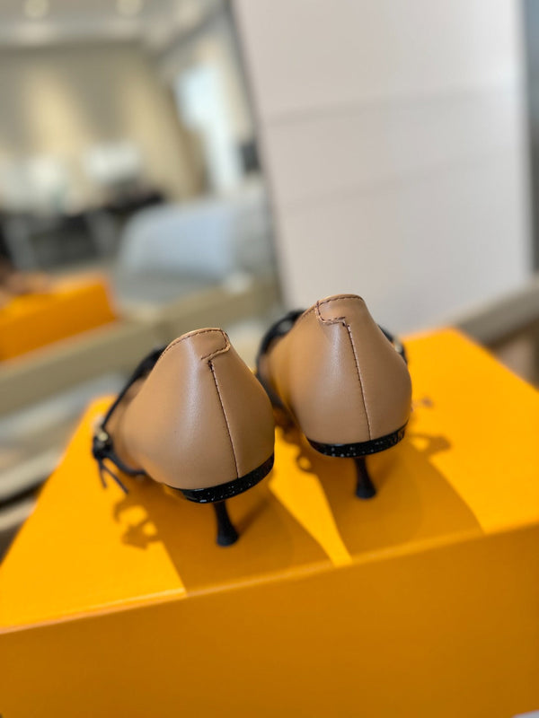 HIGH PUMP 5 CM TRIPLE-STRAP IN CIDER BROWN CALFSKIN WITH BLACK STRAP