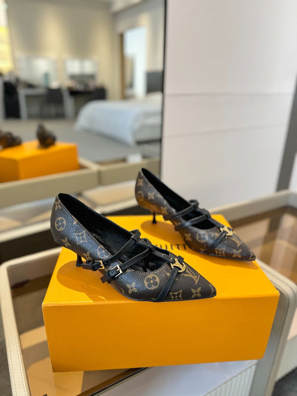 DÉCOLLETÉ ALTO 5 CM CON TRIPLO CINTURINO IN PELLE DI VITELLO MONOGRAM MARRONE CIOCCOLATO E CINTURINO NERO