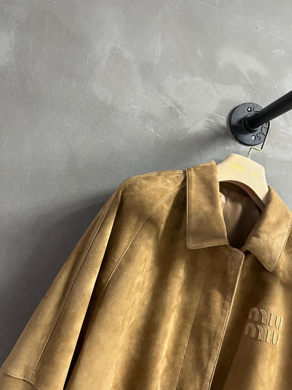 Giacca Miu Miu 2025 in pelle scamosciata di pecora color cammello