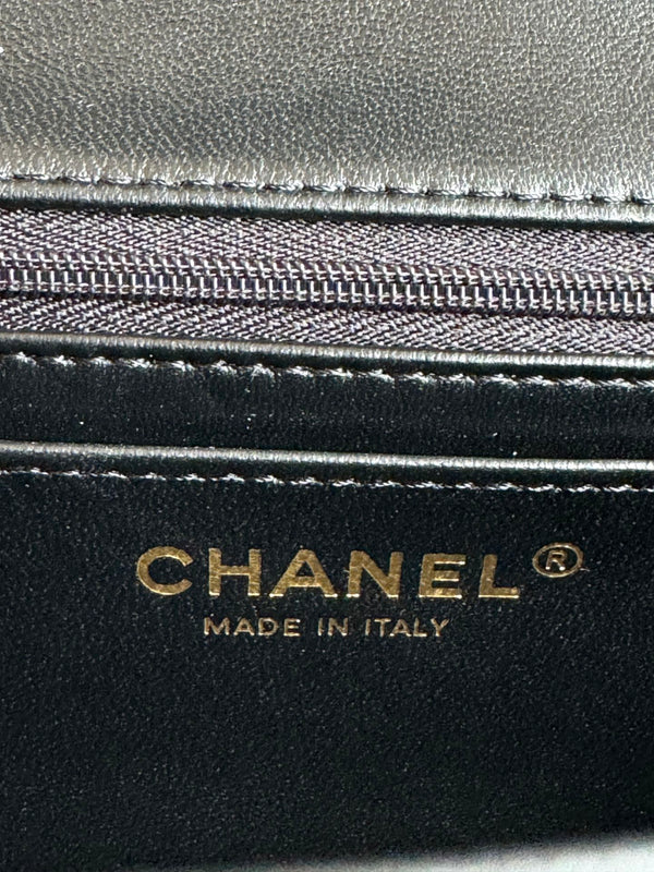 MINI FLAP BAG 20 IN PELLE DI VITELLO NERA LUCIDA E FERRAMENTA ORO 