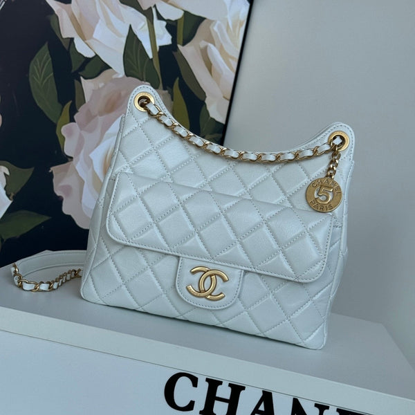 Borsa hobo piccola CC 23C 21,5 Pelle di agnello blu nuvola chiaro Hardware dorato