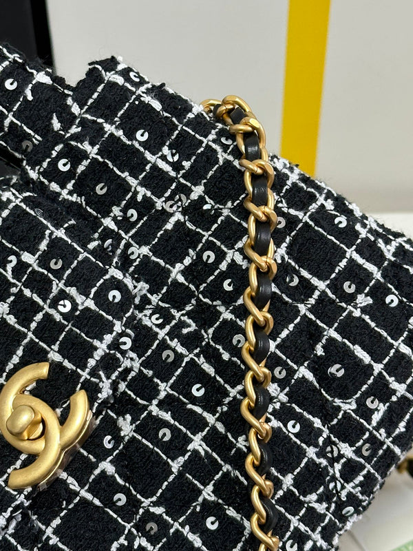 BORSA SHOPPING KELLY 19 IN TWEED BIANCO E NERO CON FERRAMENTA ORO