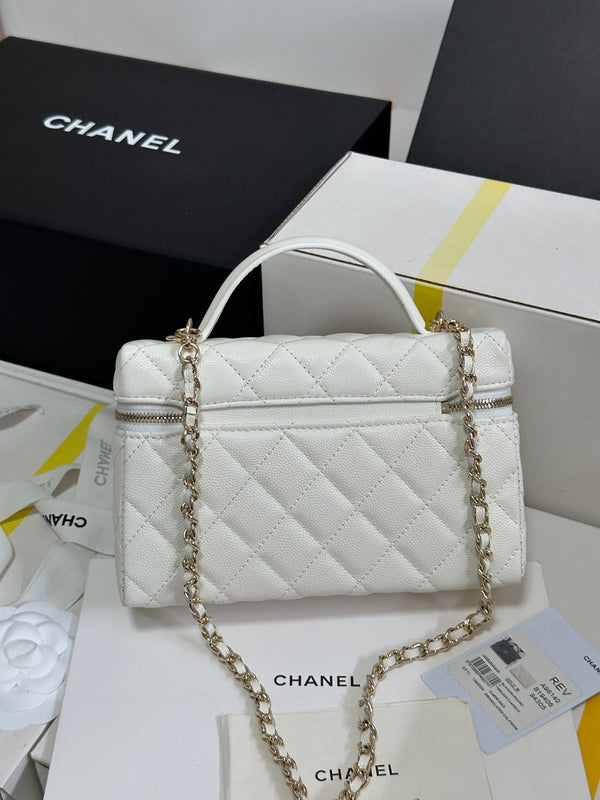 CC 25P Vanity Case 19.5cm White Calfskin Heart Rhinestone 243604