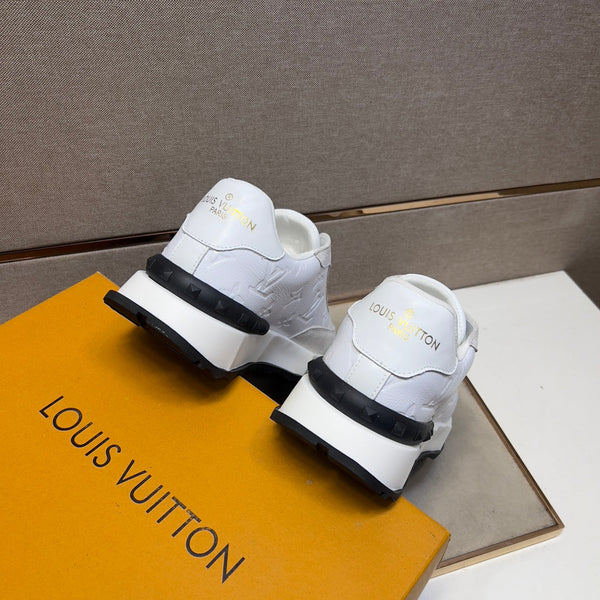 LV TRAINER SNEAKER WHITE EMBOSSED CALFSKIN AND GREY SUEDE