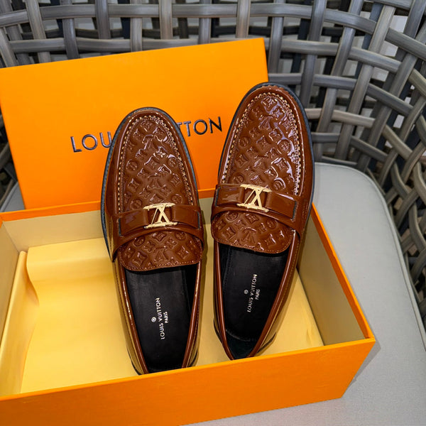 MOCASSINI LV MAJOR IN PELLE DI VITELLO GOFFRATA MARRONE CIOCCOLATO