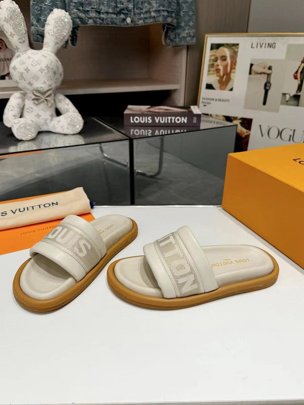 LV Bliss Flat Mule in tela di vitello color crema