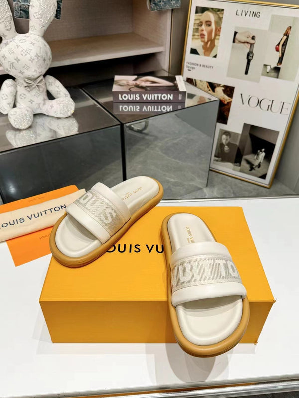 LV Bliss Flat Mule in tela di vitello color crema