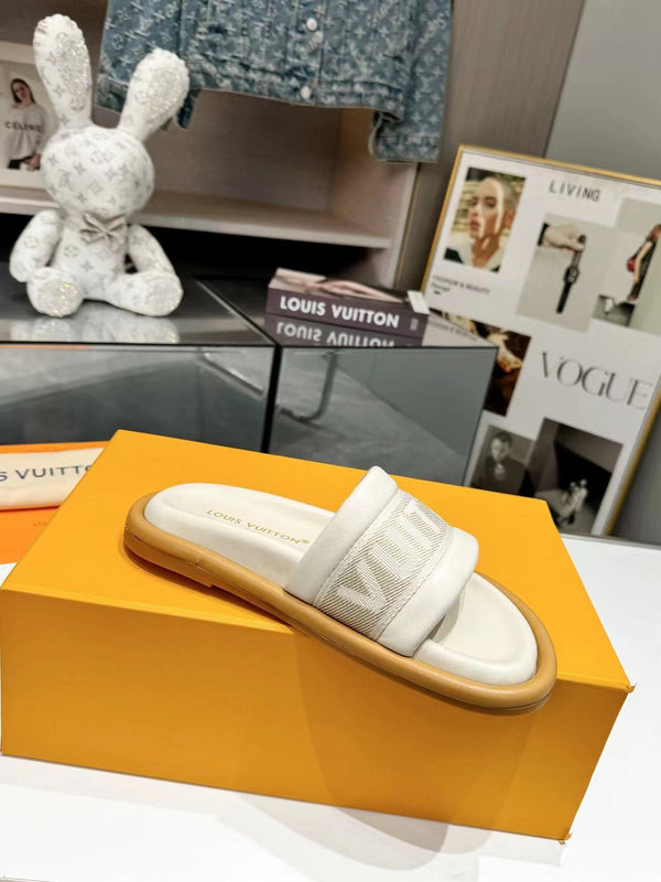 LV Bliss Flat Mule in tela di vitello color crema