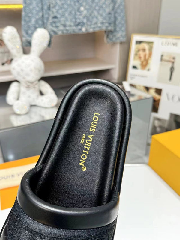 LV Bliss Flat Mule in tela nera e pelle di vitello