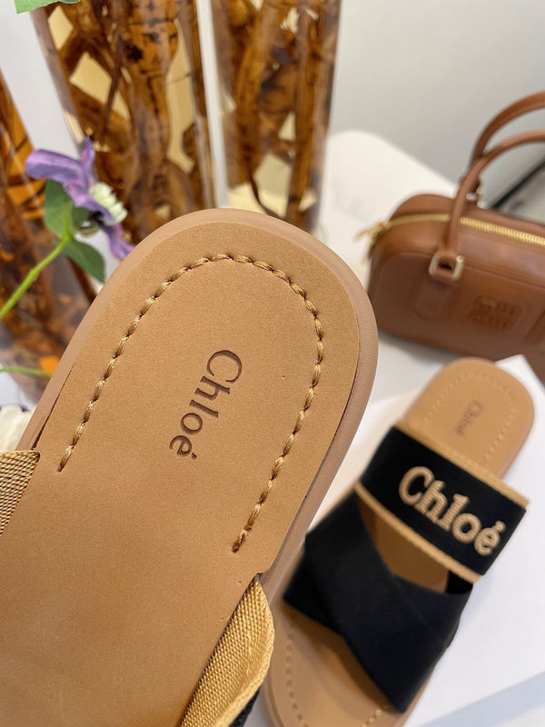 SANDALI CON ZEPPA CHLOÉ WOODY IN TELA NERA CON SUOLA IN GOMMA MARRONE SIDRO