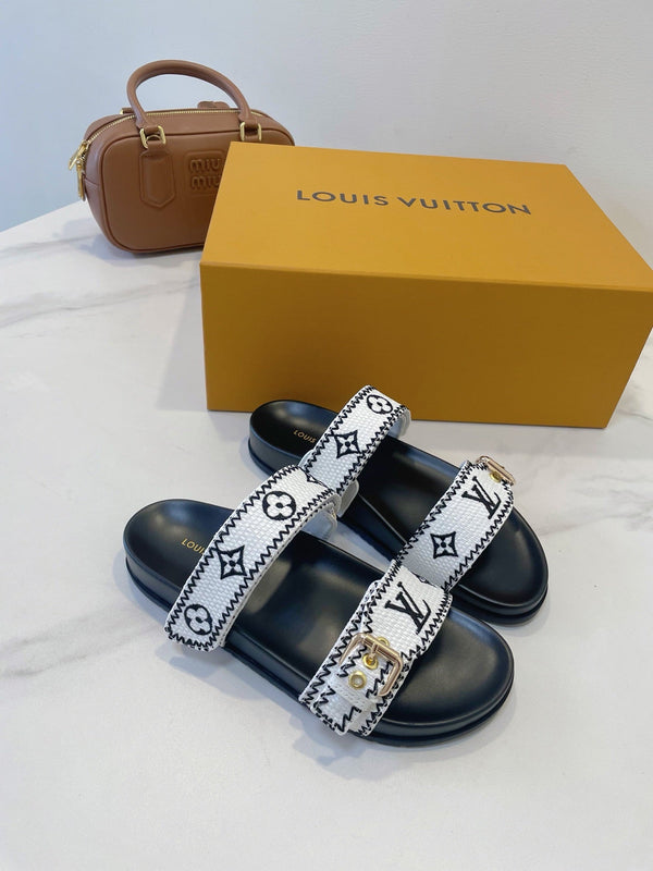 Bom Dia Flat Comfort Mule White Black Monogram Embossed Print Classic 241336