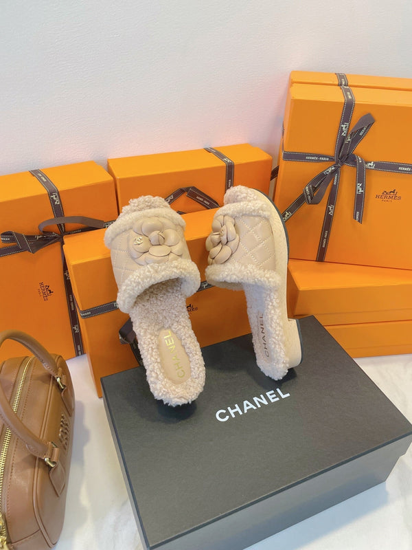 CC 25C Flower Slippers 50mm Beige Shearling Wood Sheepskin 423696
