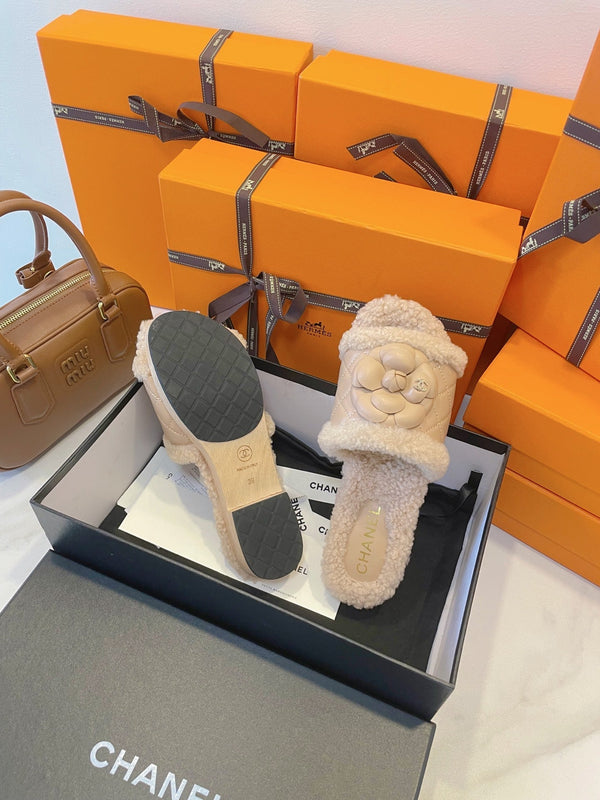 CC 25C Flower Slippers 50mm Beige Shearling Wood Sheepskin 423696